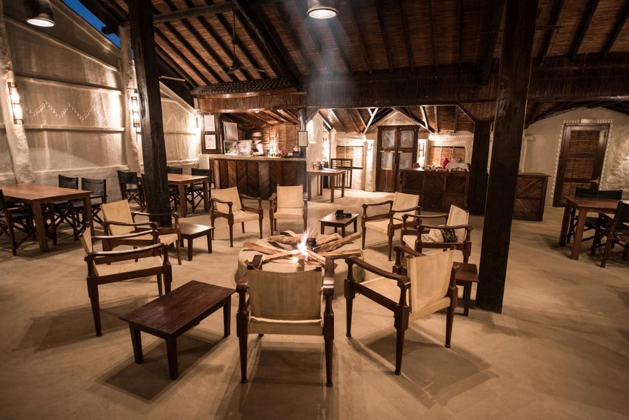 Tiger Tops Tharu Lodge Csitvan Kültér fotó